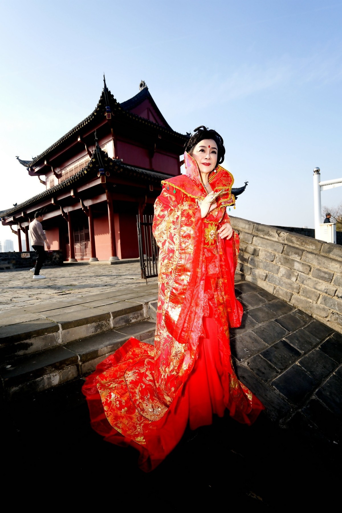 古城墙上的古装美女！