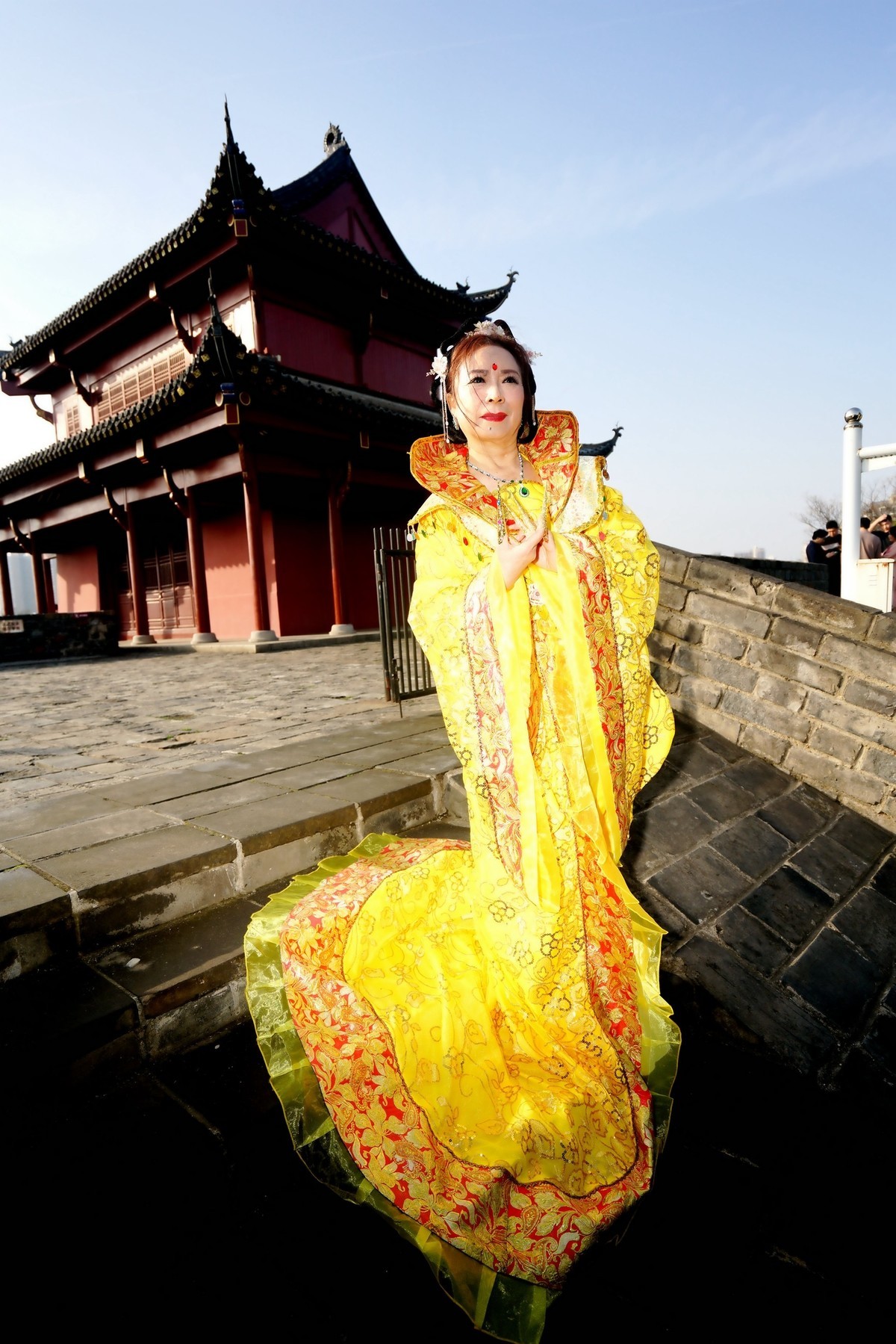 古城墙上的古装美女！