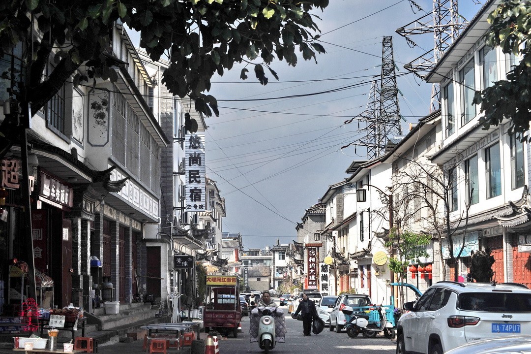 云南大理三月街  周鸣天