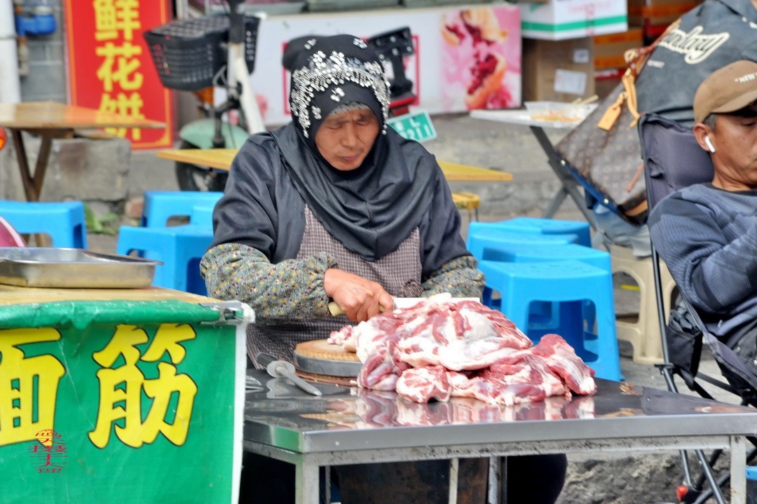 云南大理三月街  周鸣天