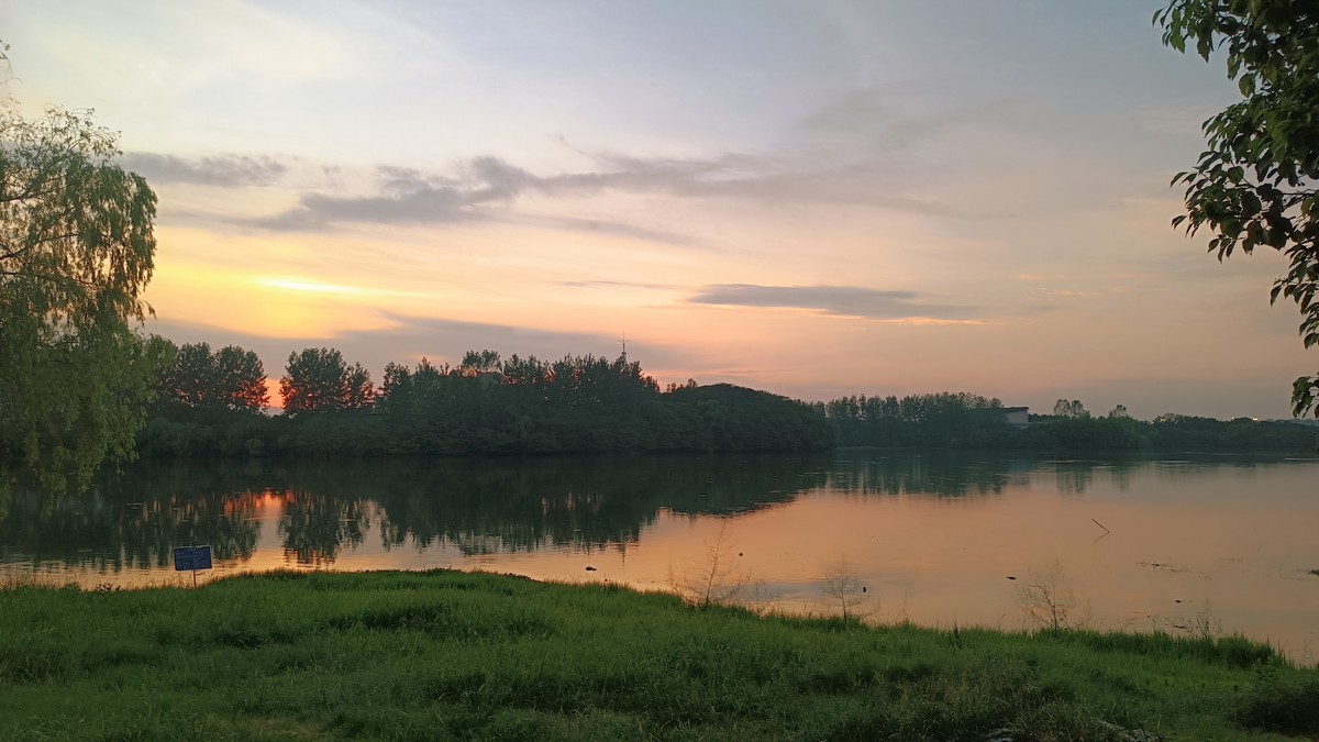 夕照莲花湖