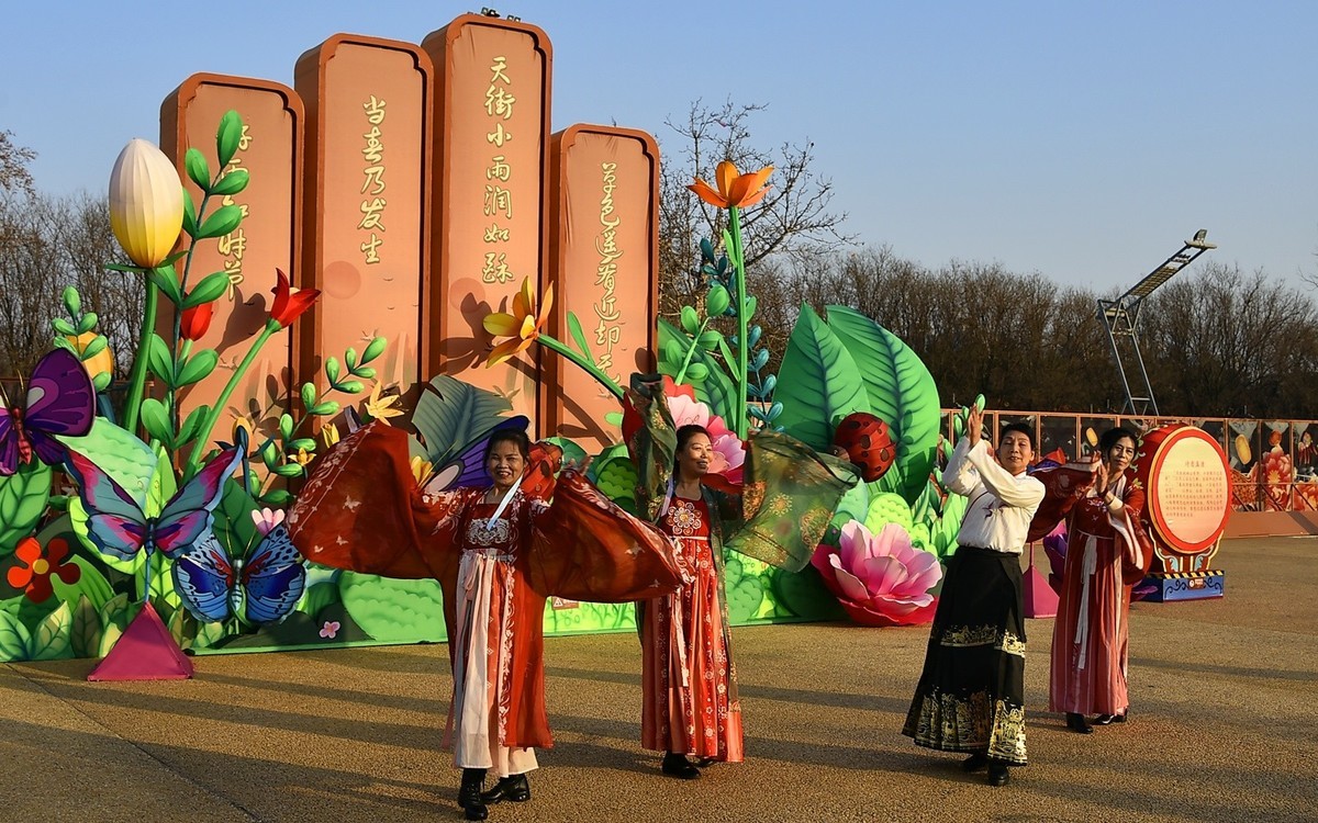 几个大妈的自发性表演