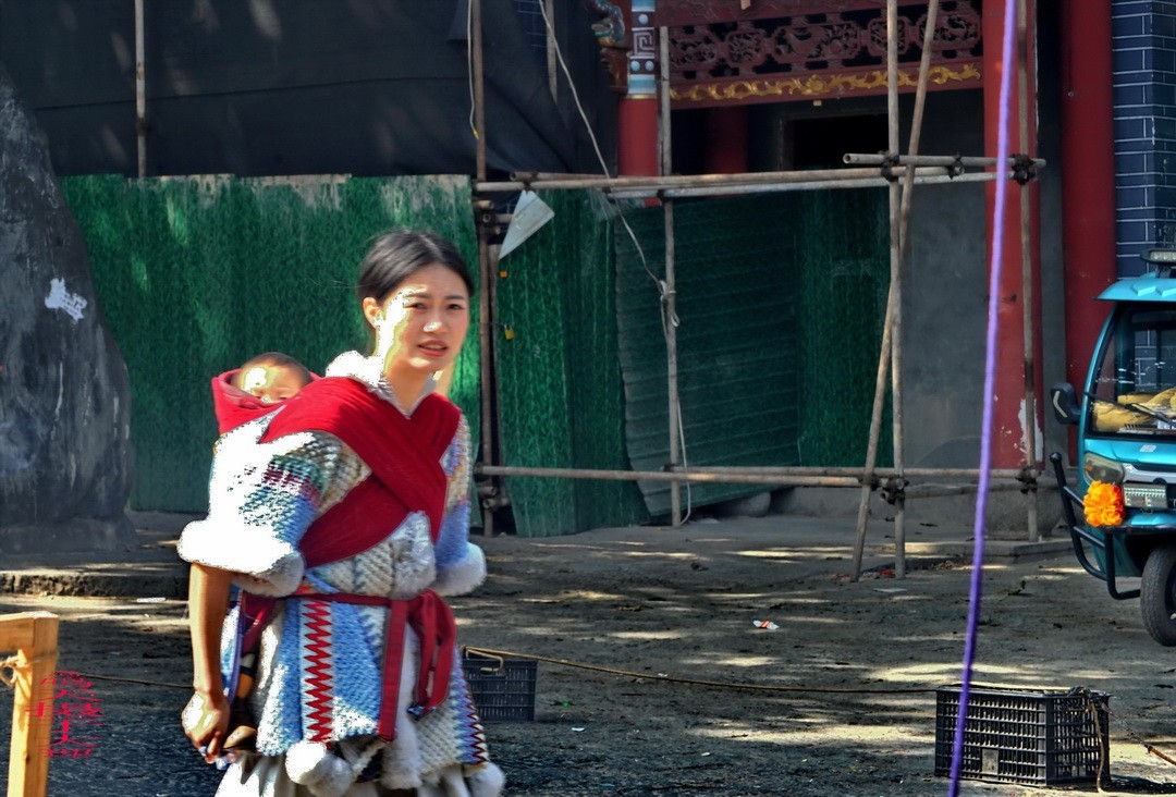 云南大理三月街  周鸣天