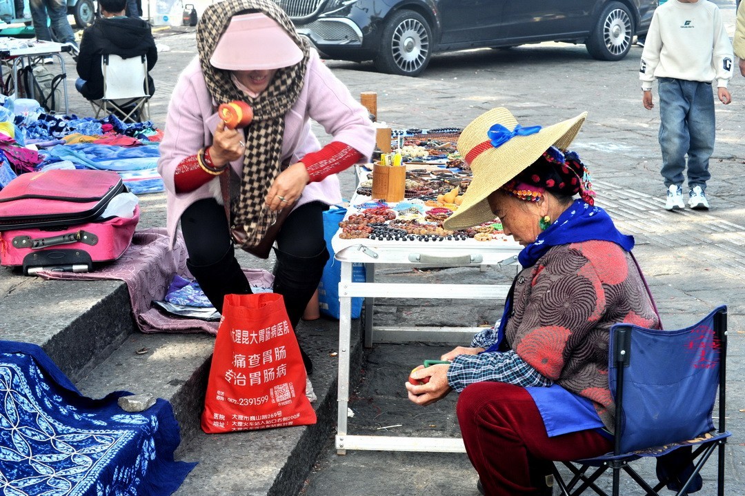 云南大理三月街  周鸣天