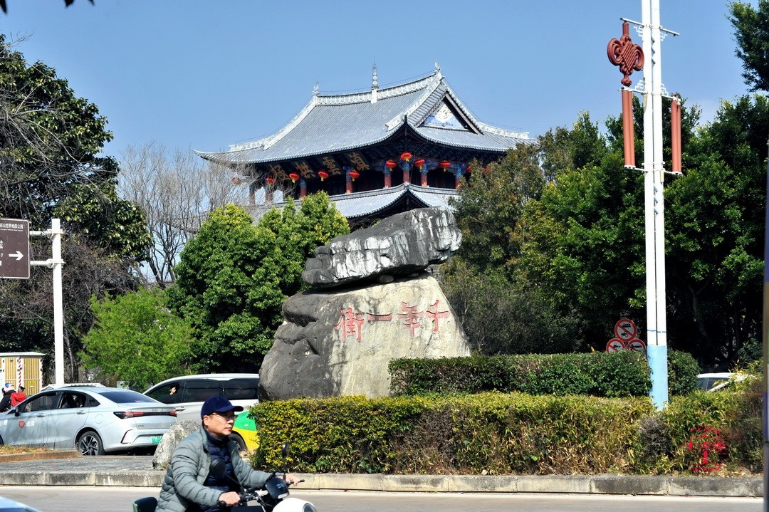 云南大理三月街  周鸣天