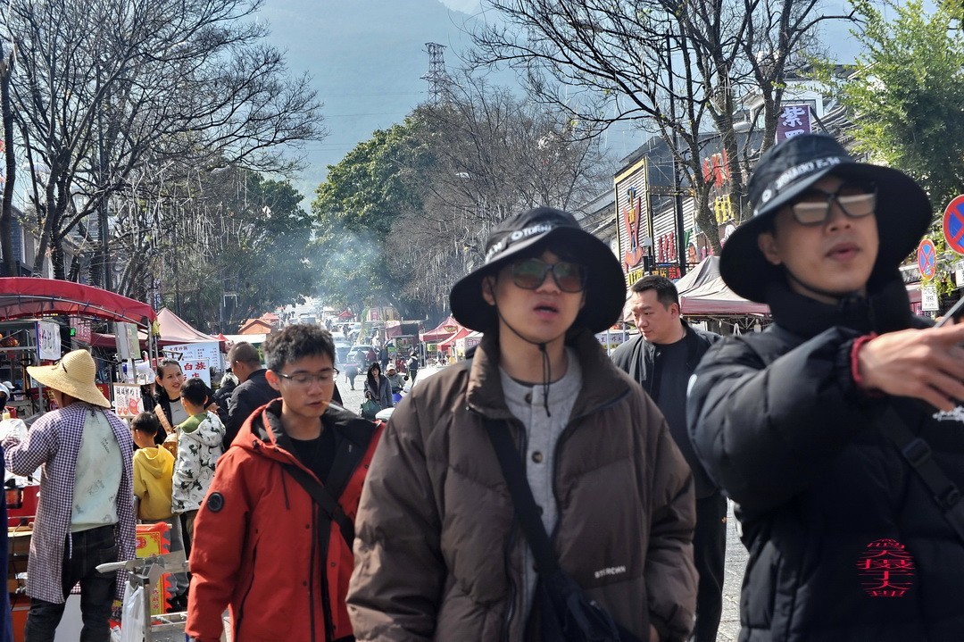 云南大理三月街  周鸣天