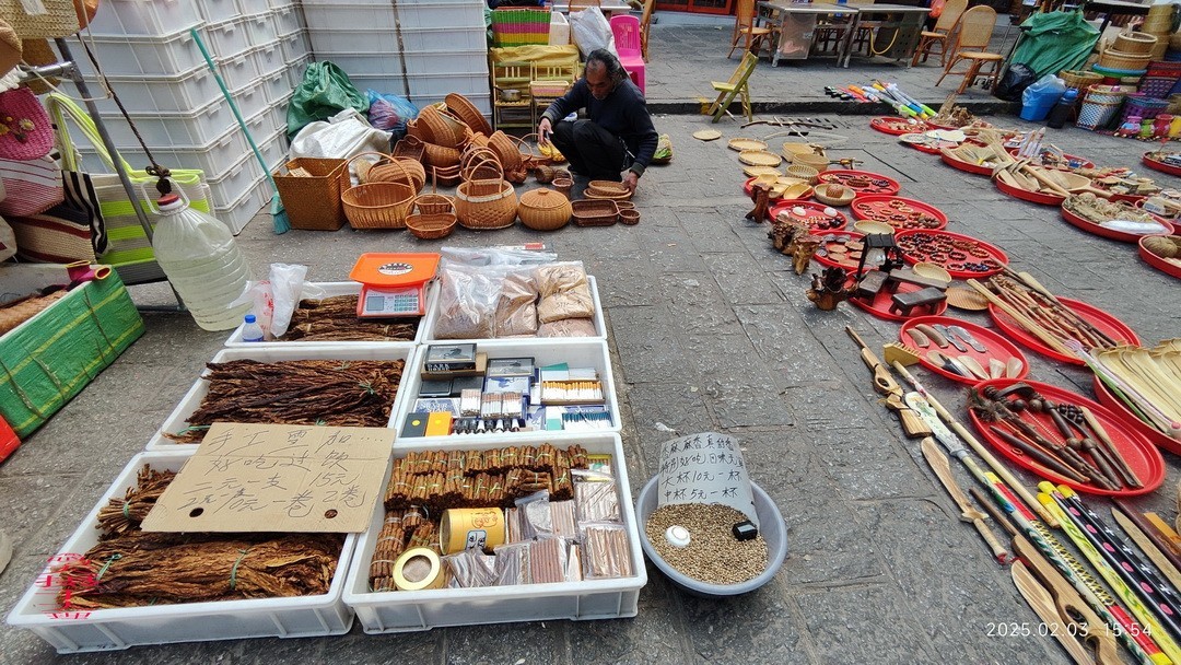 云南大理三月街  周鸣天