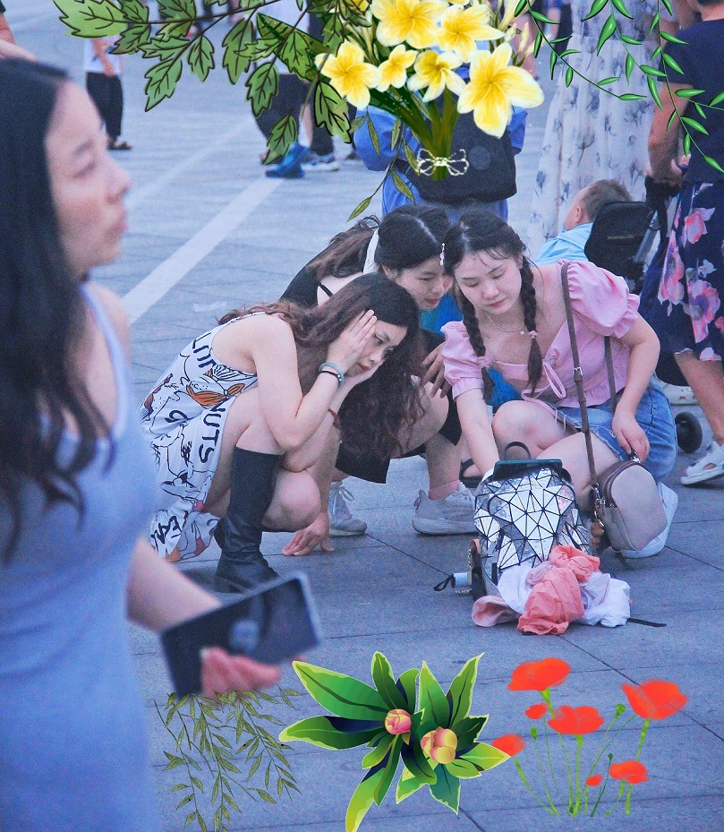 请假贴30张扫街抓拍片《风景，花草和妹子》上班族都上班了，该咱大爷出去溜达溜达了！