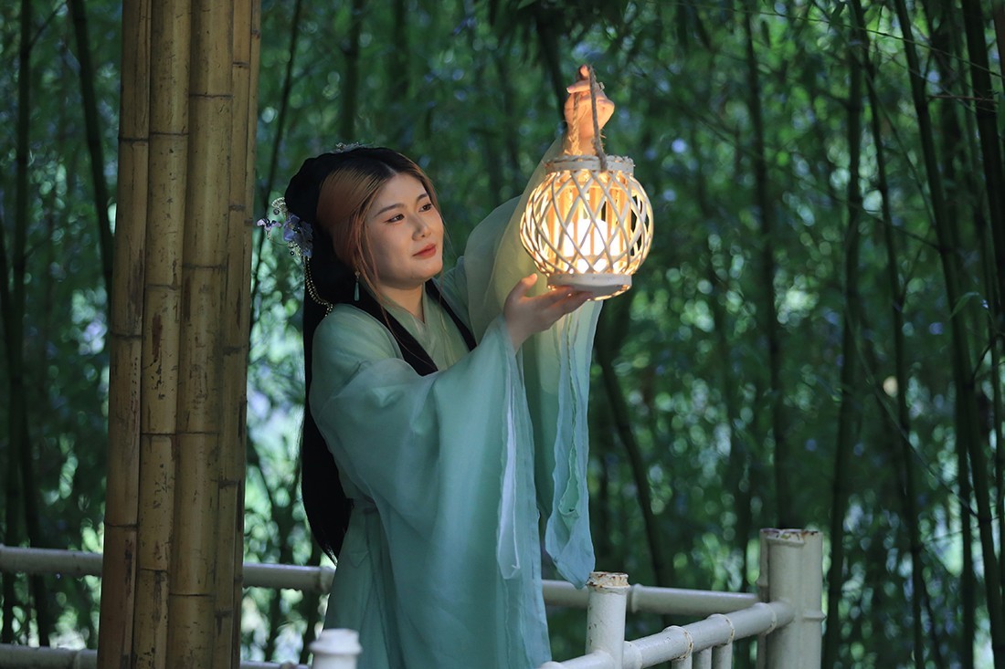 从古诗中走出的妙龄女子