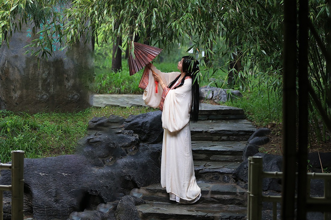 从古诗中走出的妙龄女子