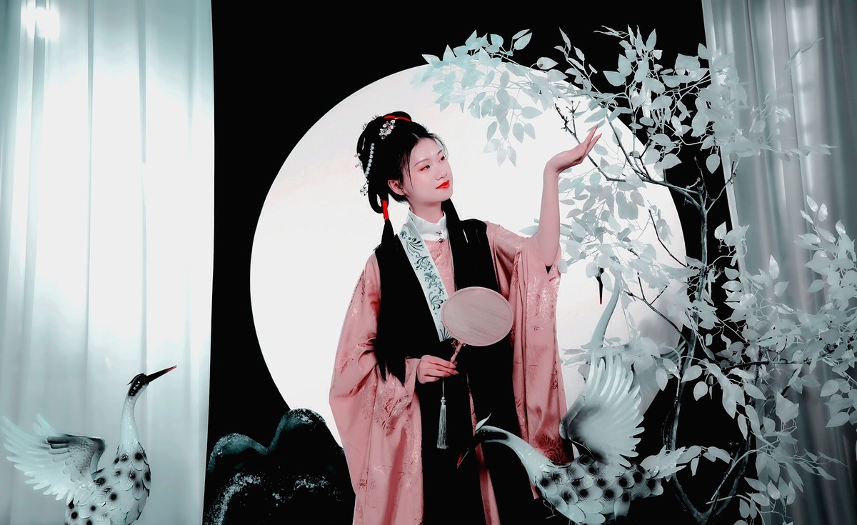 影栅拍古风汉服少女人像