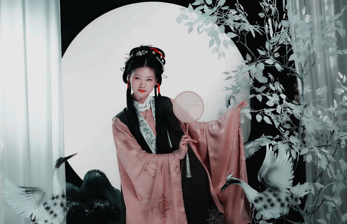 影栅拍古风汉服少女人像