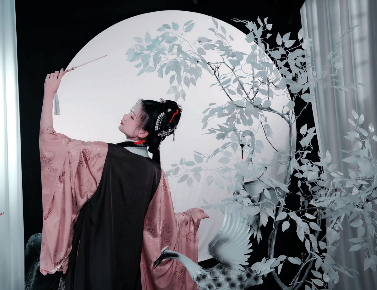 影栅拍古风汉服少女人像