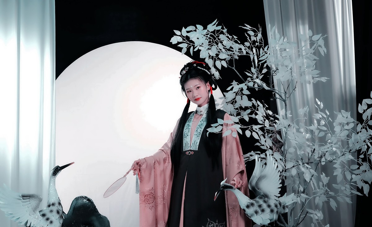 影栅拍古风汉服少女人像