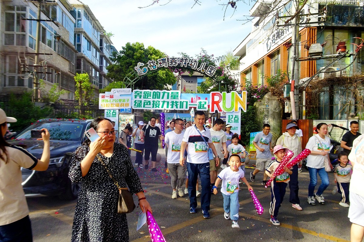 小朋友跑马拉松