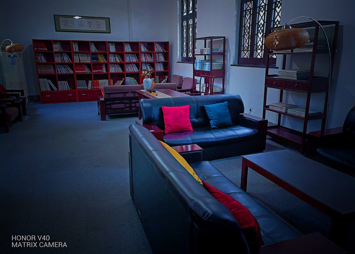 请假贴30张扫街抓拍片《风景，花草和妹子》上班族都上班了，该咱大爷出去溜达溜达了！