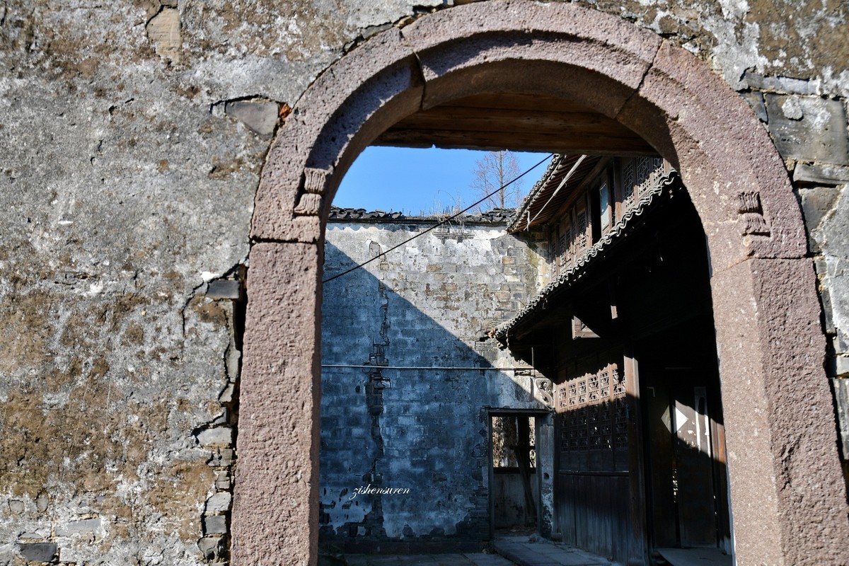 路仲古镇冯家厅