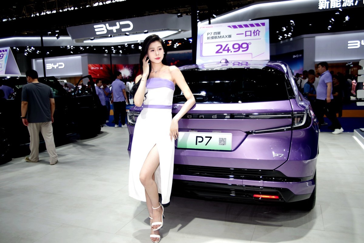 2025武汉国博车展中的车模！