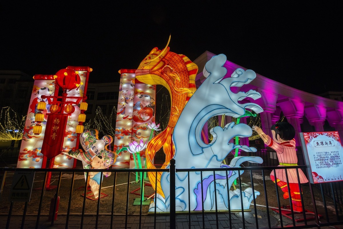 杨柳青镇的春节彩灯