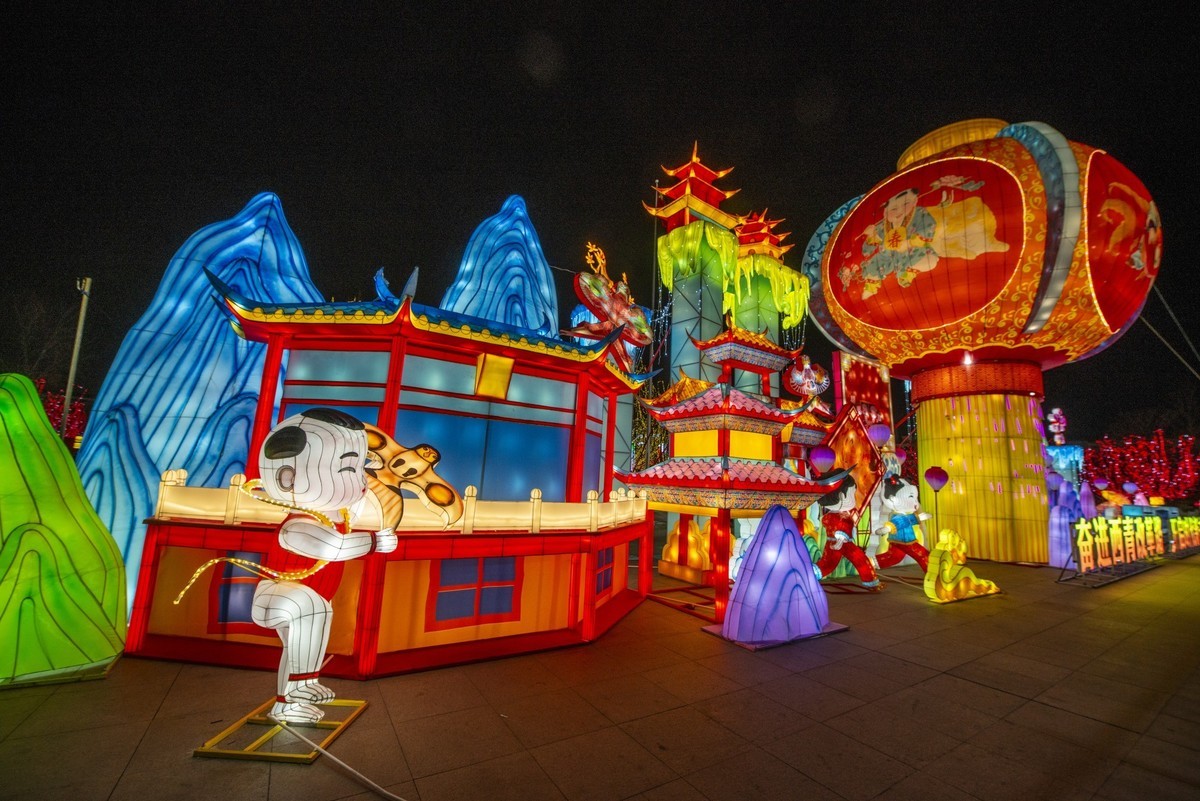 杨柳青镇的春节彩灯