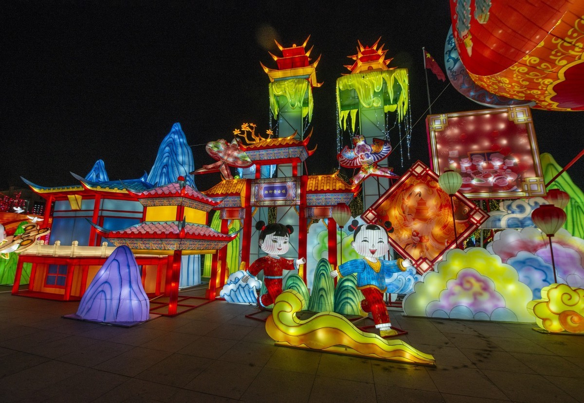 杨柳青镇的春节彩灯