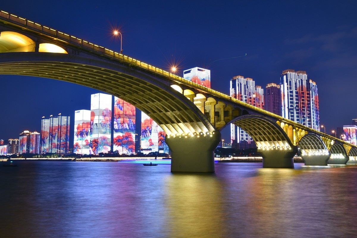 长沙湘江岸畔璀璨夜景