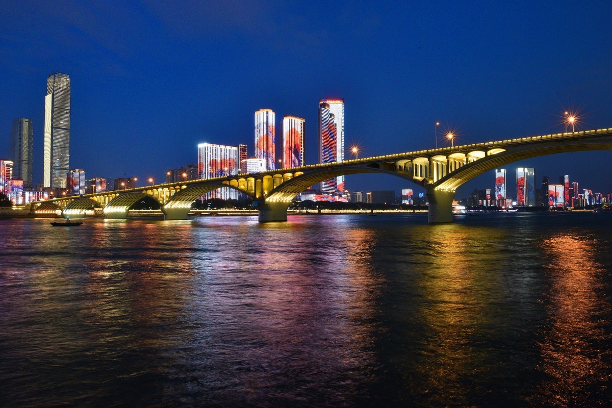 长沙湘江岸畔璀璨夜景