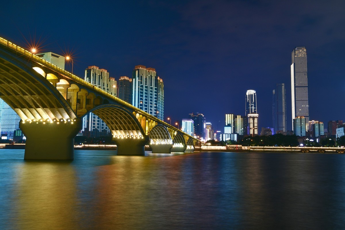 长沙湘江岸畔璀璨夜景