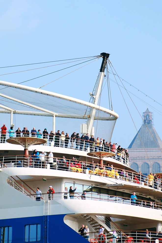 远处拍拍 AIDA della 邮轮