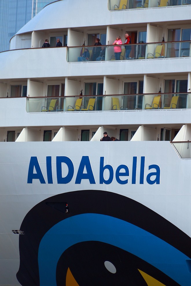 远处拍拍 AIDA della 邮轮