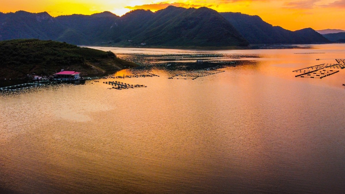 小韭菜沟（六）------水丰湖的落日时分