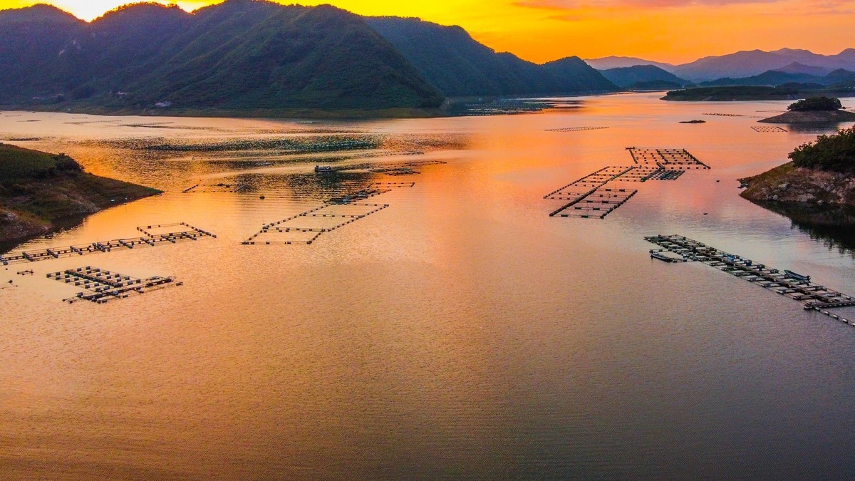 小韭菜沟（六）------水丰湖的落日时分