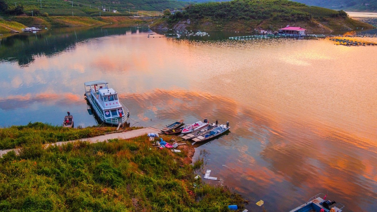 小韭菜沟（六）------水丰湖的落日时分