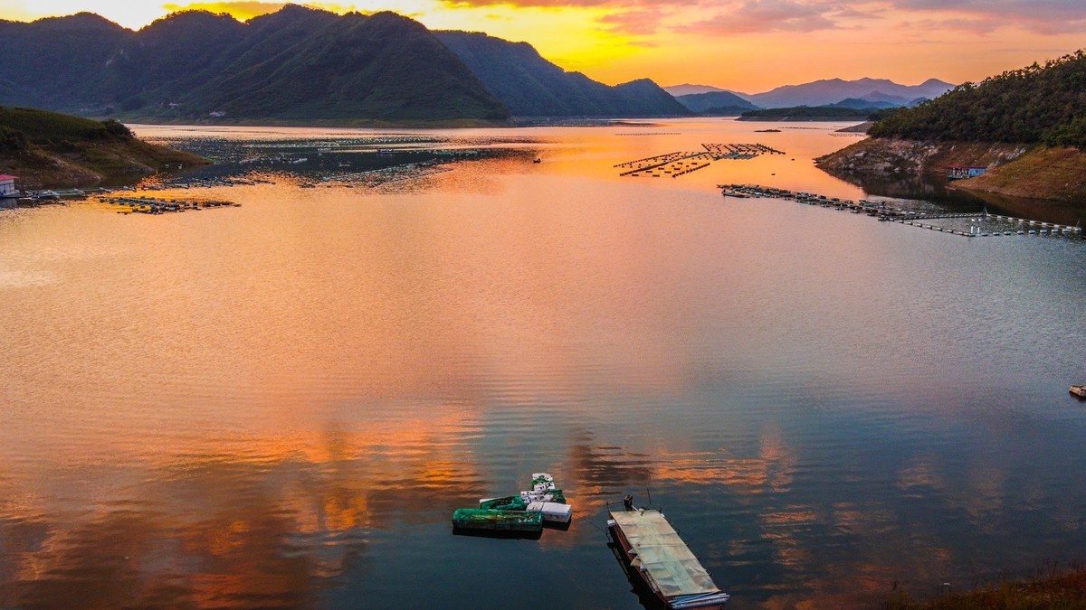 小韭菜沟（六）------水丰湖的落日时分