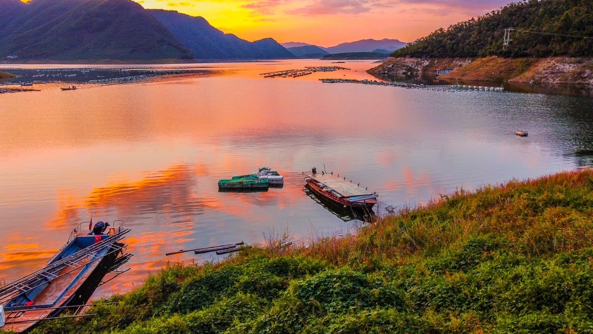 小韭菜沟（六）------水丰湖的落日时分