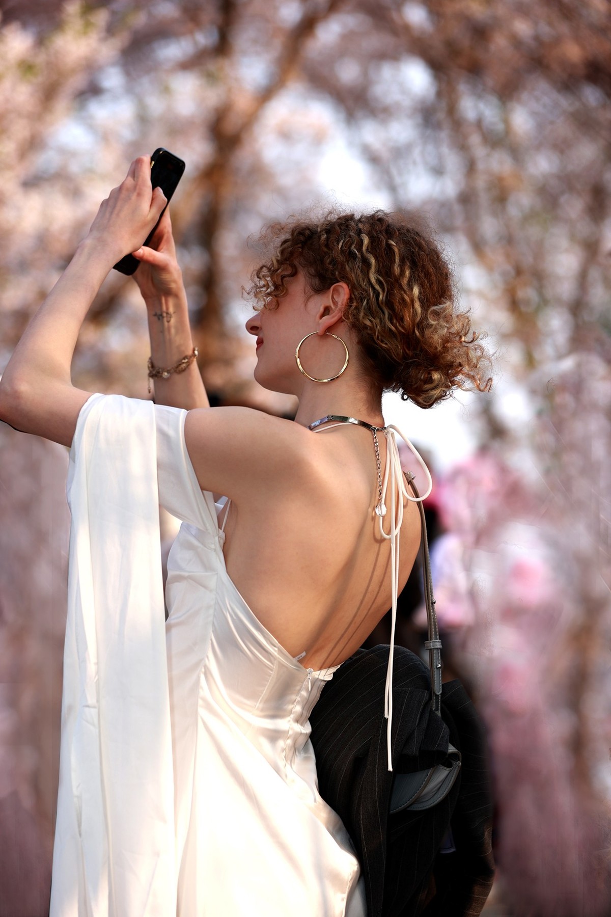 从抓拍到摆拍：有着九头身、略带忧伤的古典美外国女孩