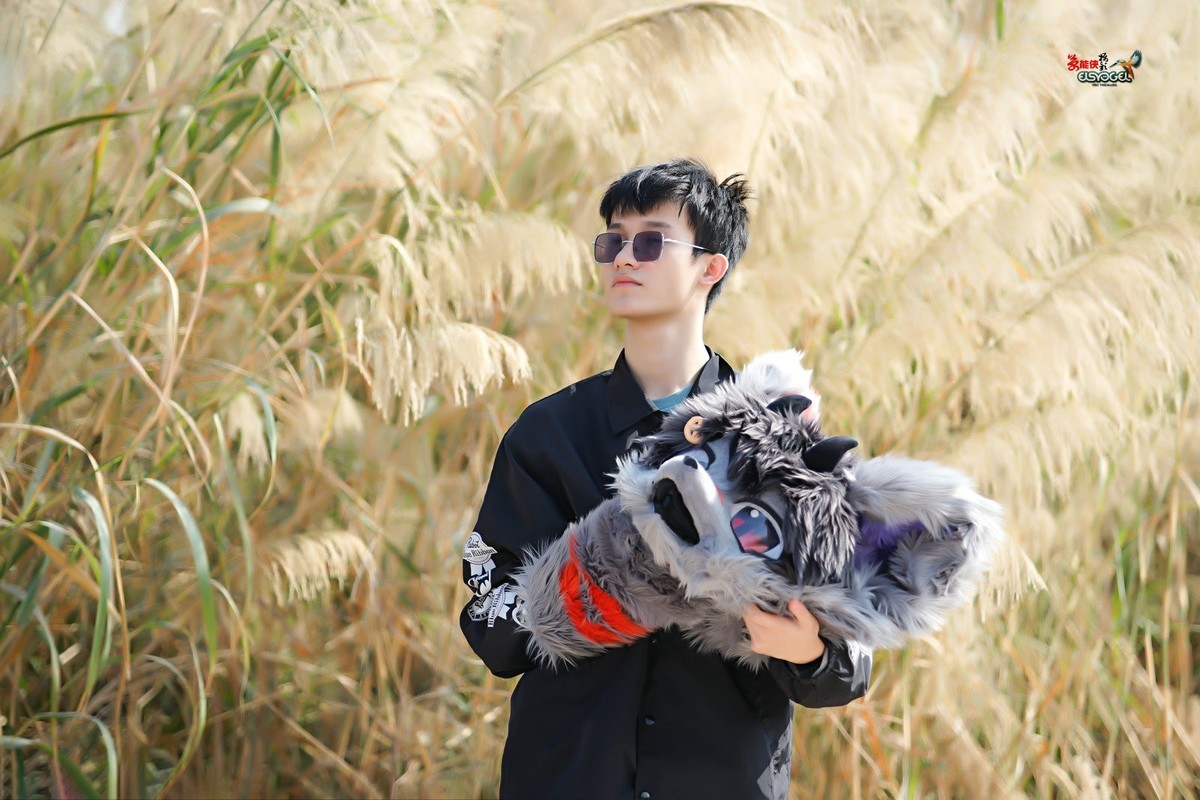 【毛绒犬系酷男】---浩浩