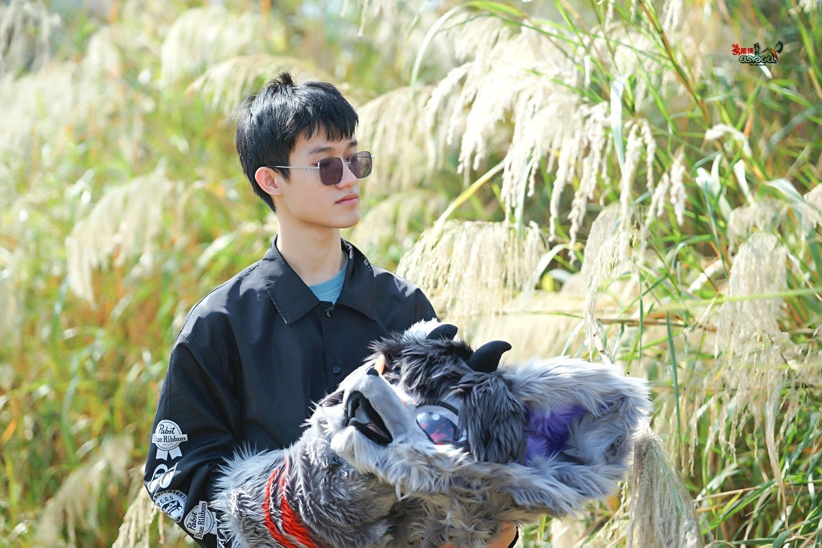 【毛绒犬系酷男】---浩浩