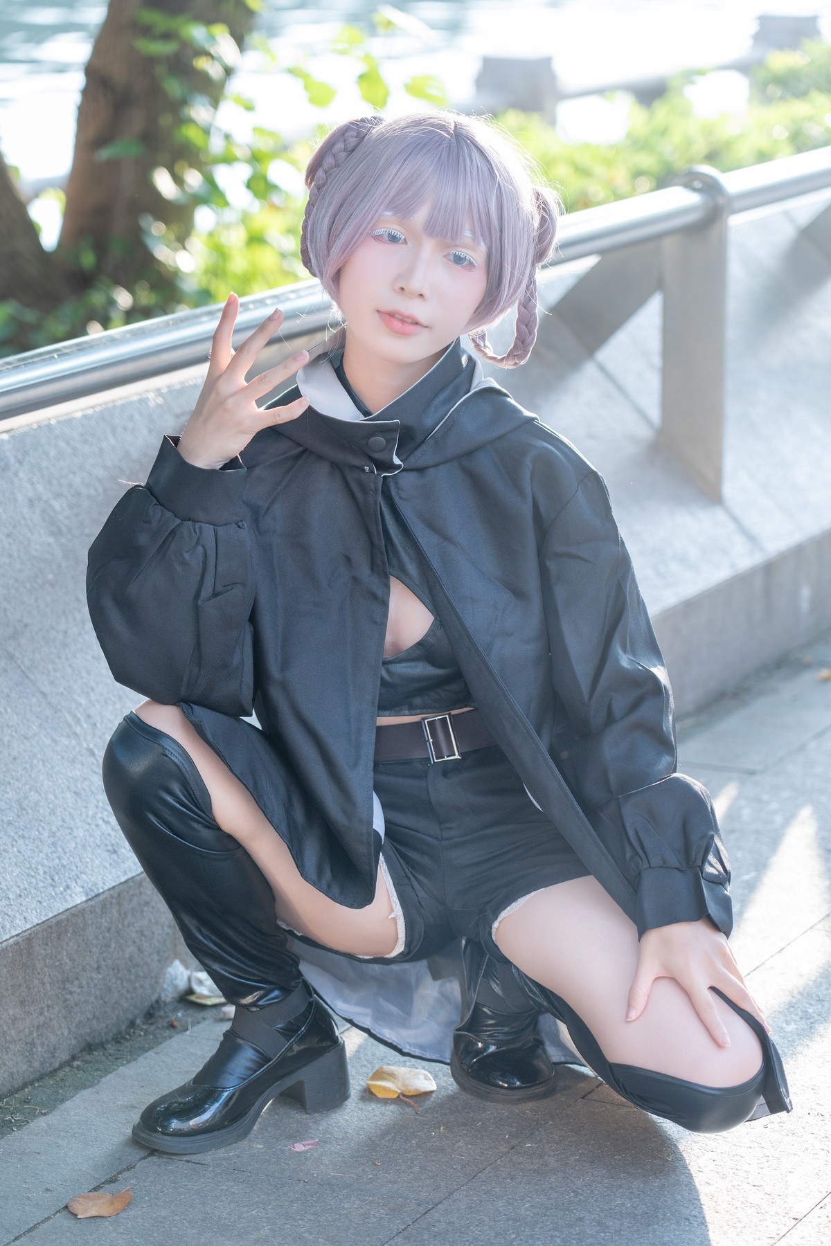 【面对世界来个手势】-阳光来得太猛烈了。