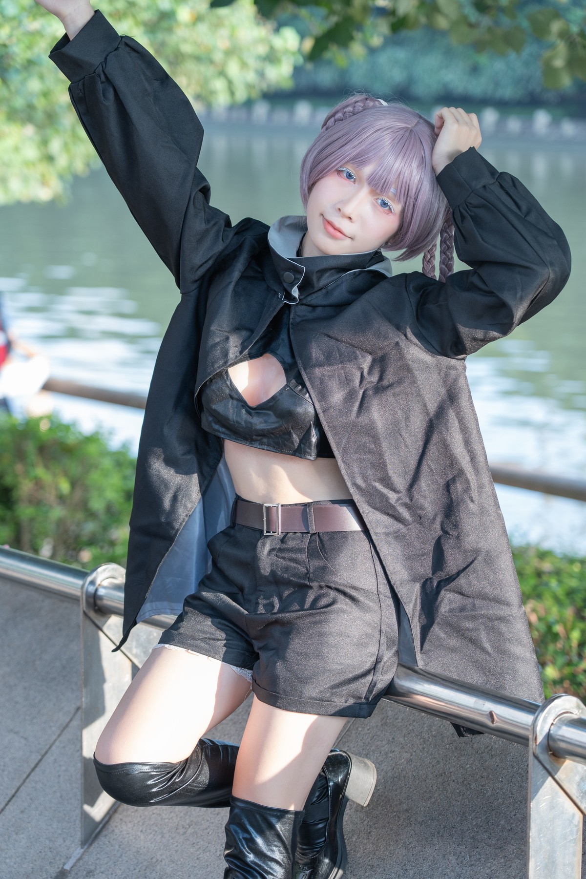 【面对世界来个手势】-阳光来得太猛烈了。