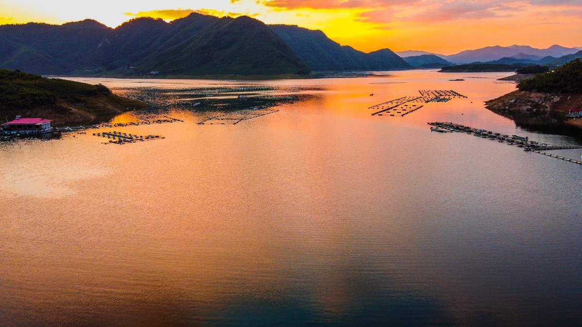 小韭菜沟（六）------水丰湖的落日时分