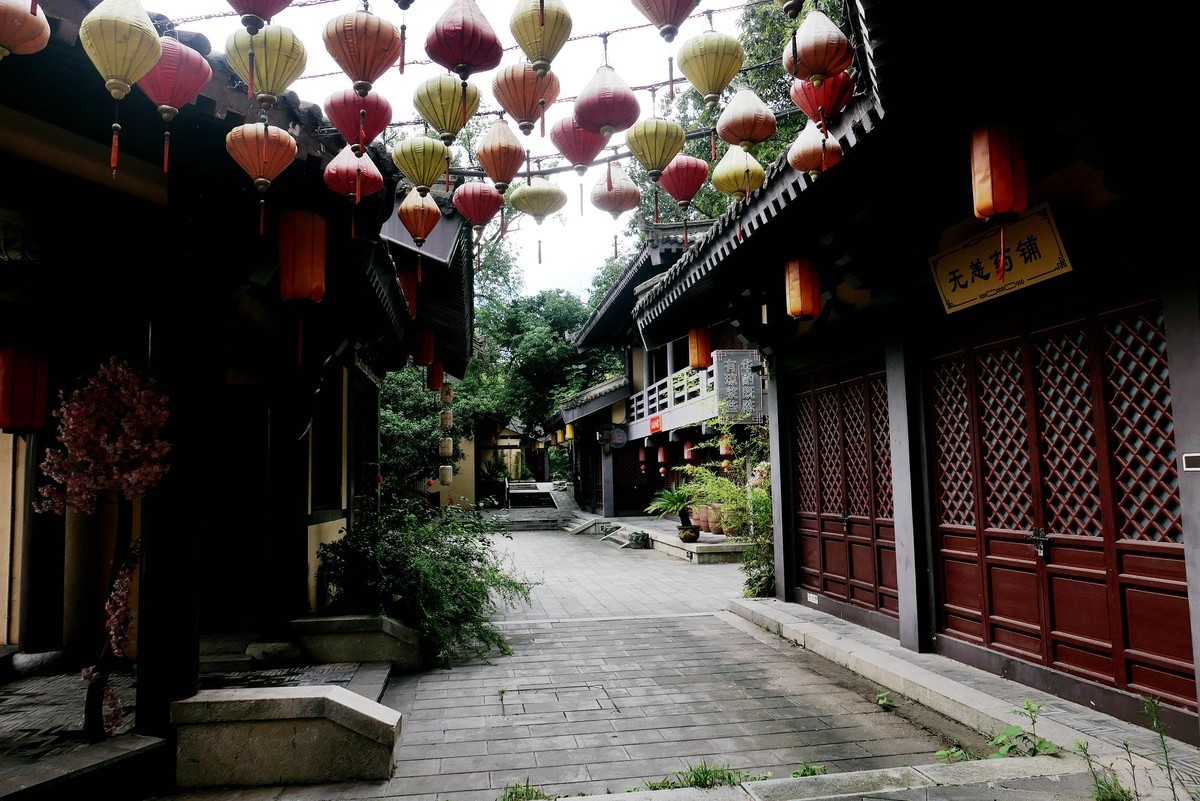 武汉映像----东湖楚城内街！