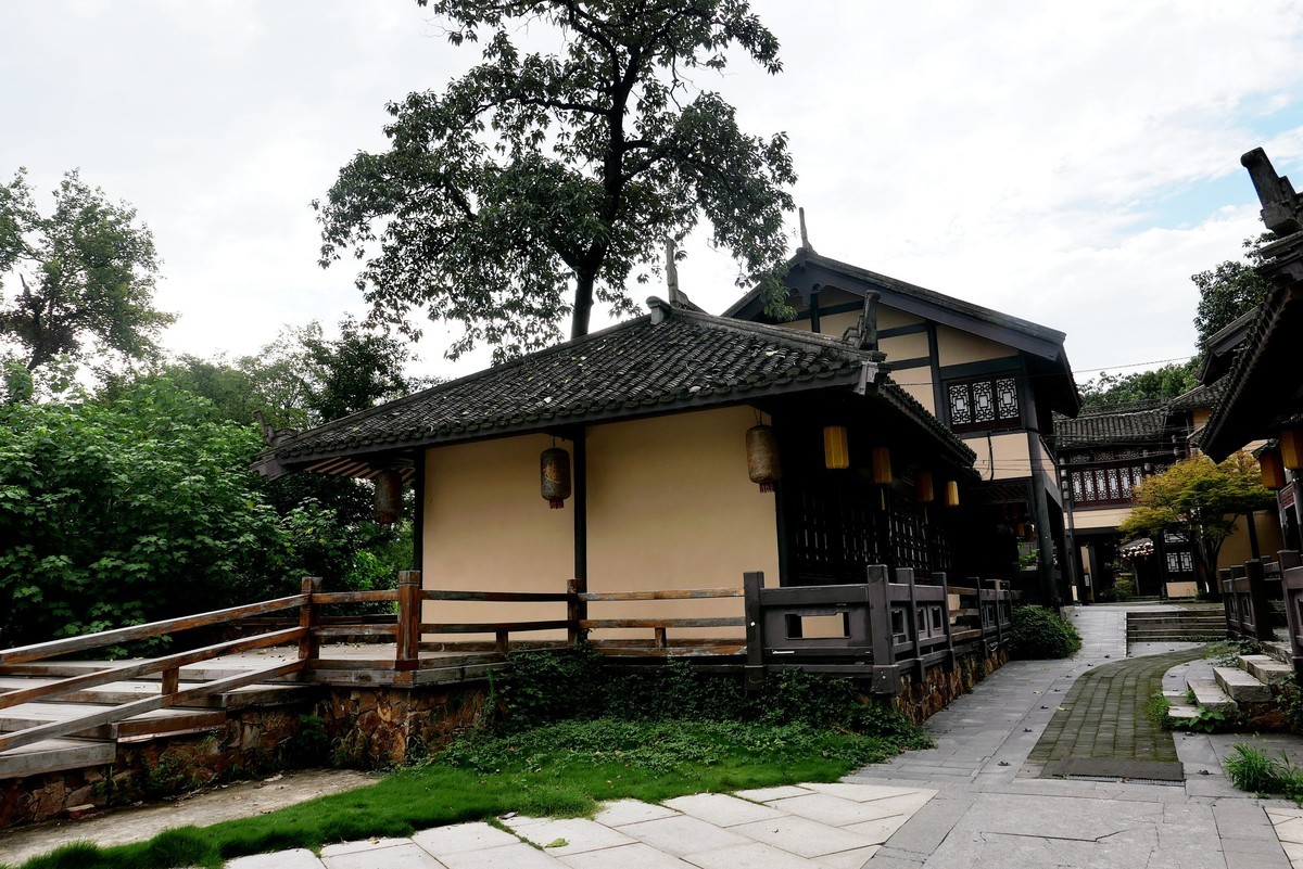 武汉映像----东湖楚城内街！