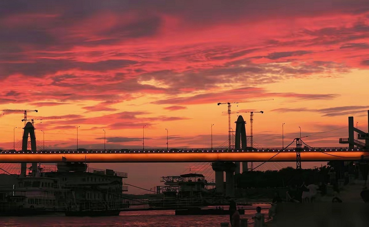 长沙三叉矶大桥日落红霞