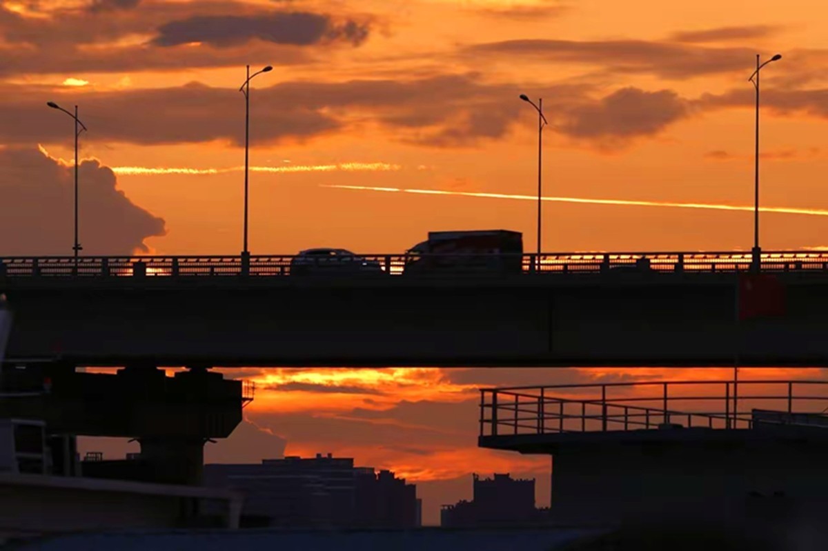 长沙三叉矶大桥日落红霞