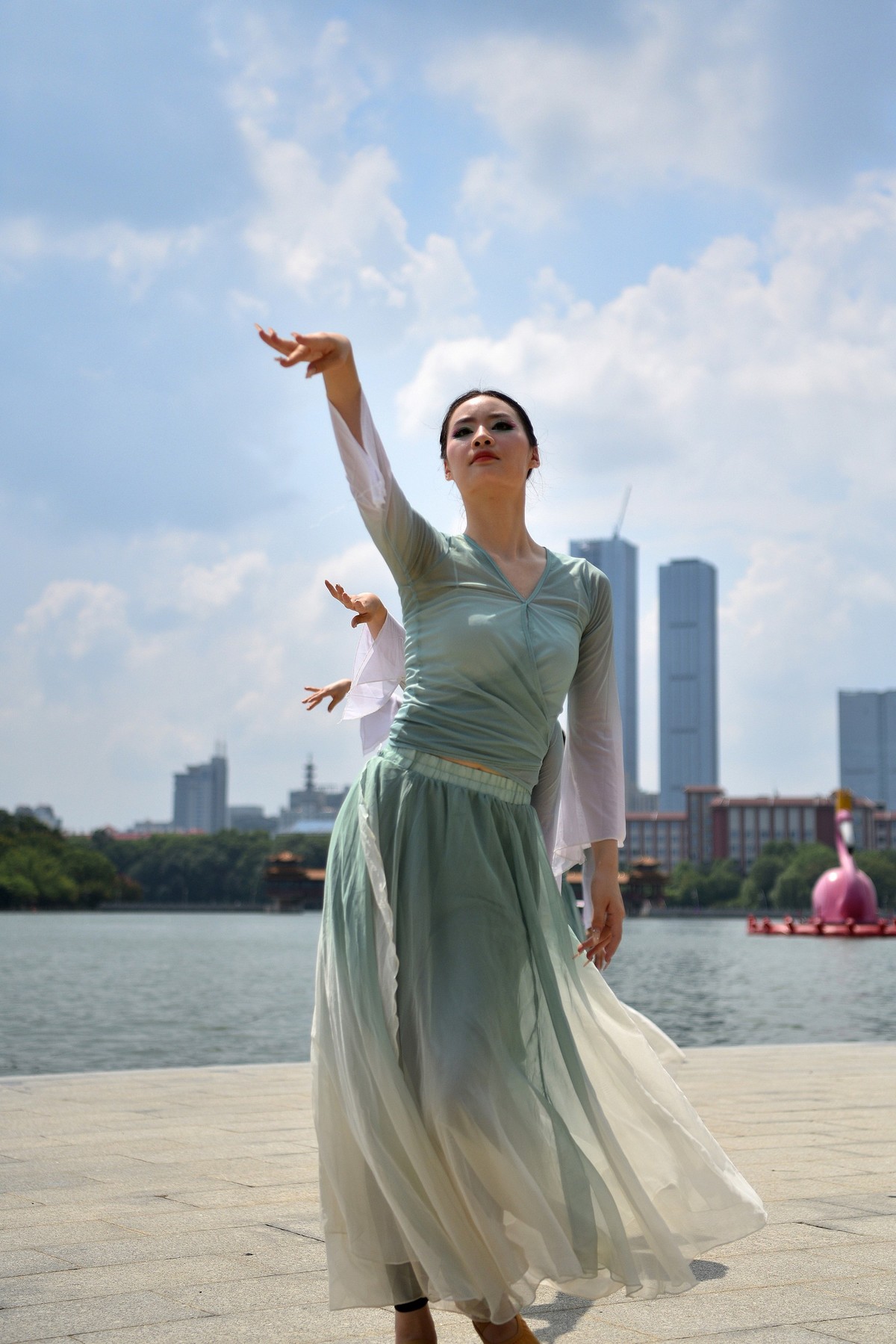 长沙遇拍：少女群舞，舞姿优雅