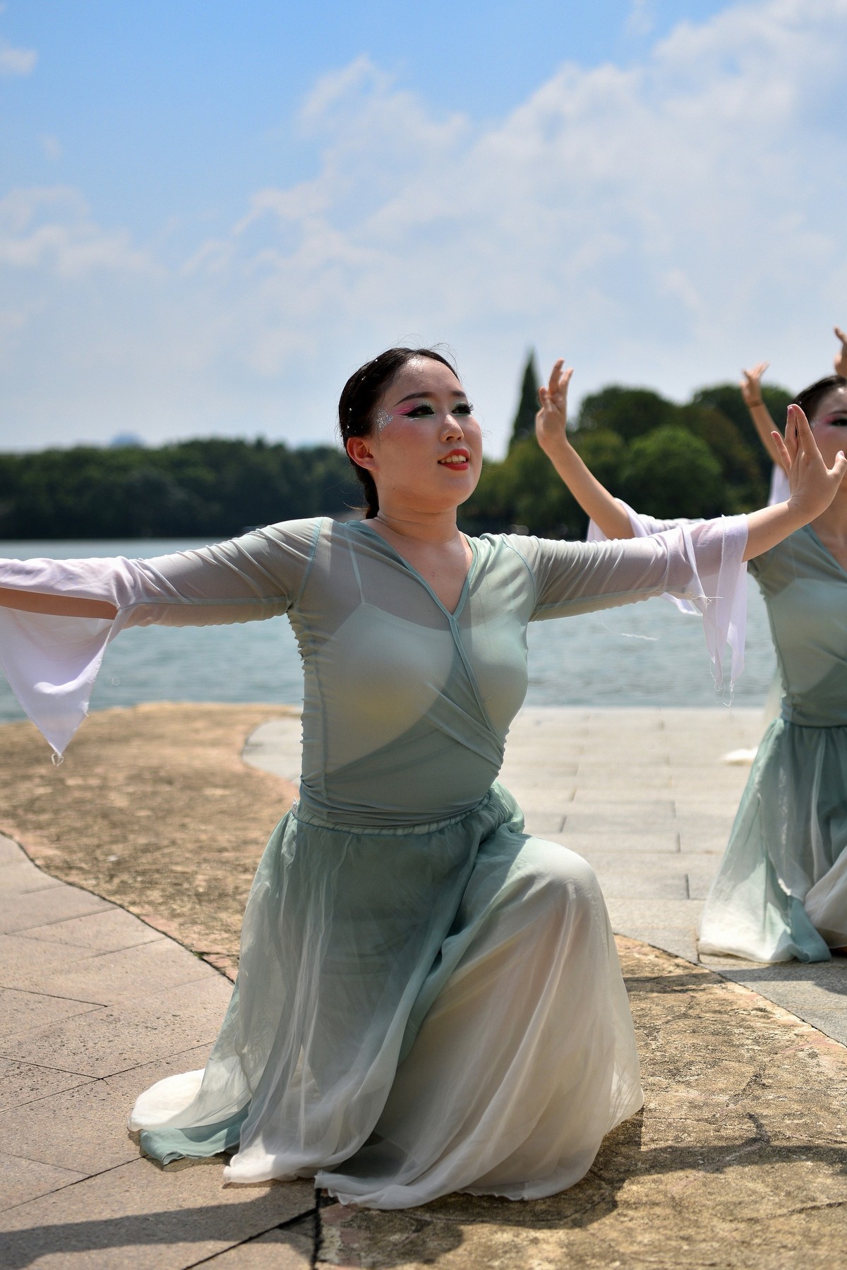 长沙遇拍：少女群舞，舞姿优雅