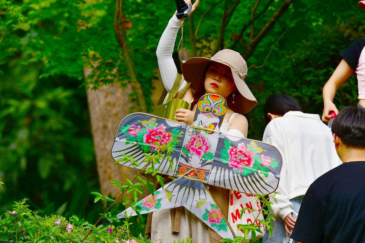 草长莺飞 美女风筝