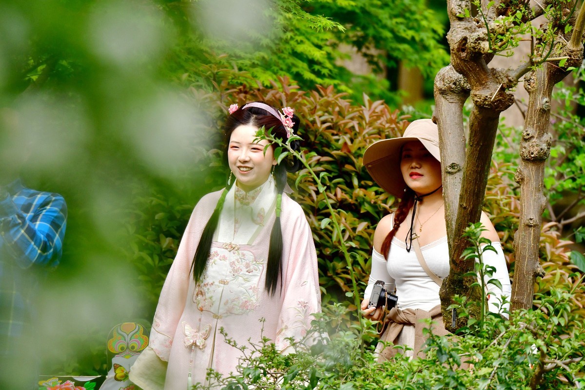 草长莺飞 美女风筝