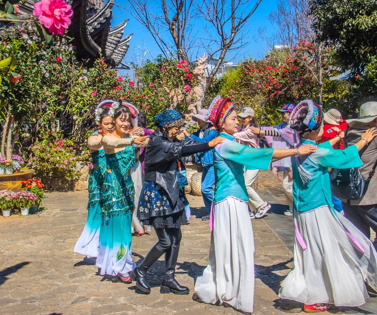 2024-06-26云南大理张家花园演员联欢舞（二）